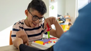 Integración social de niños con discapacidad: cómo puede ayudar una integradora social